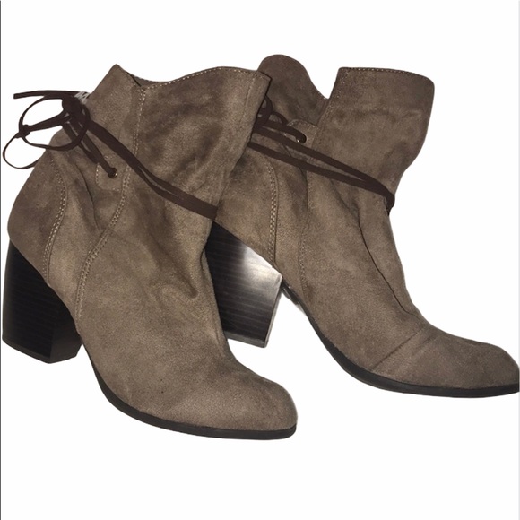 Qupid Shoes - Qupid Heeled Ankle Boot in Taupe